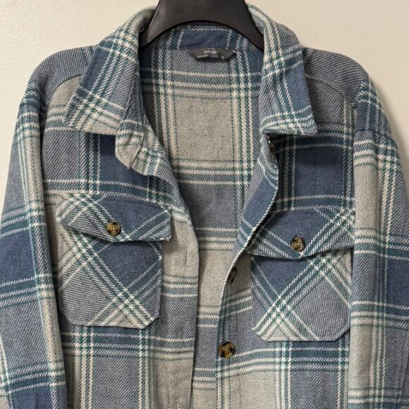Womens Plaid Shacket Size M Blue Gray Button Up Coat Warm Cabincore Jacket - Picture 3 of 16